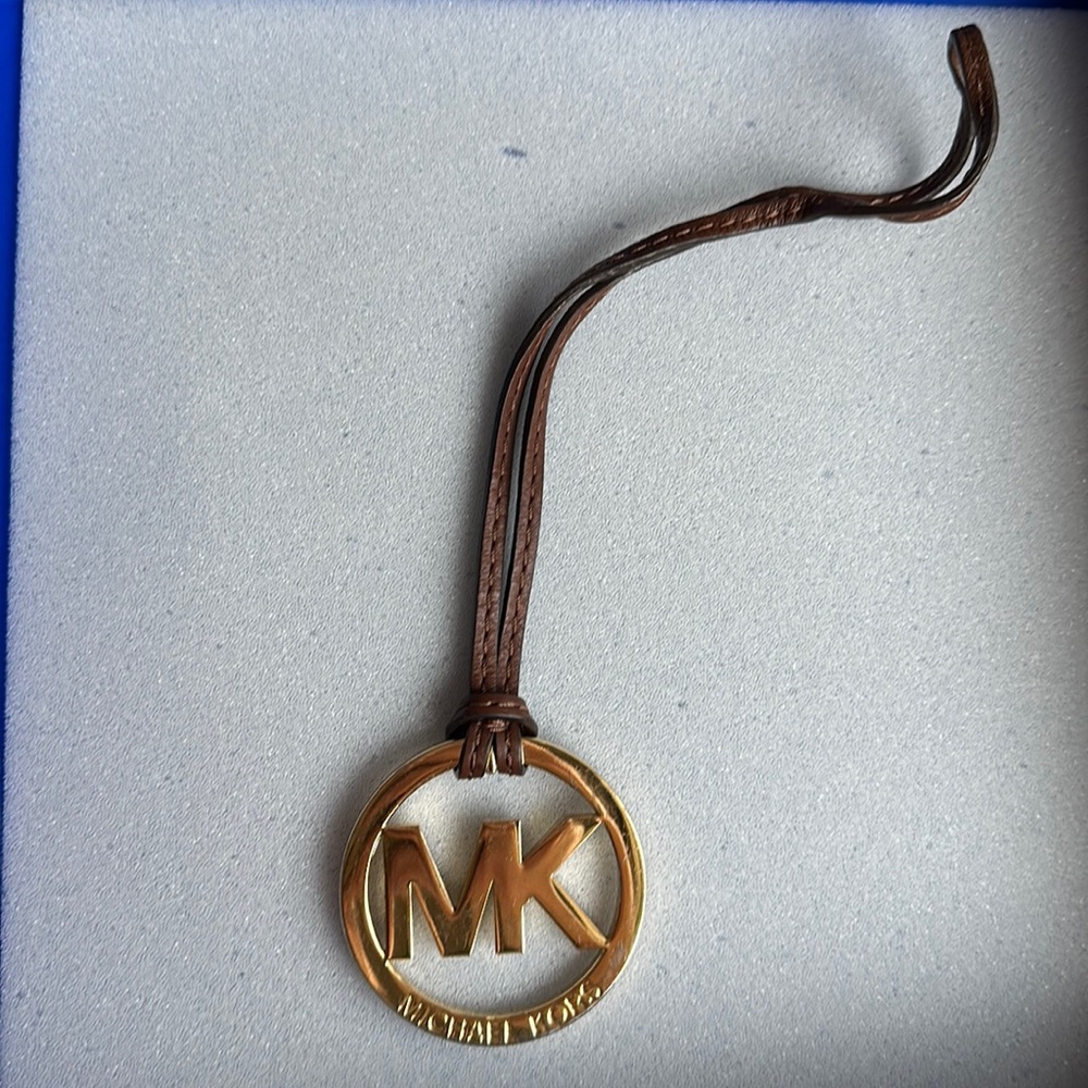 Michael Kors MK Large Round Logo Bag Hang Tag
